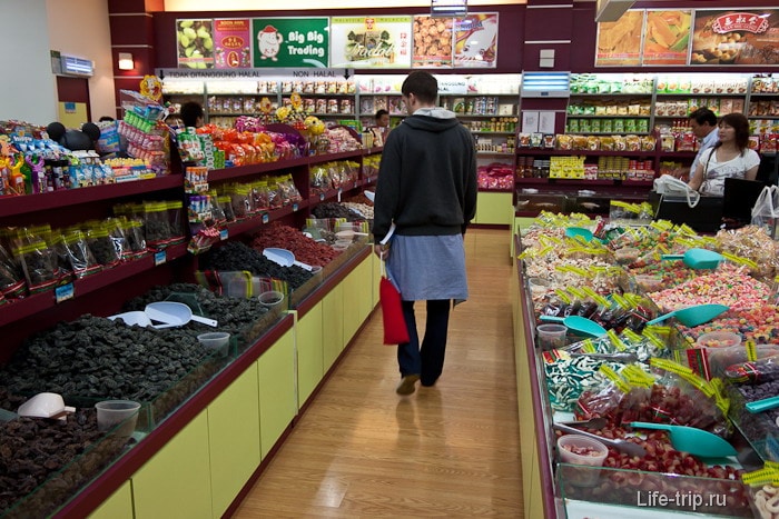 Магазинчик со вкусностями в Duty Free зоне Магазинчик со вкусностями в Duty Free зоне